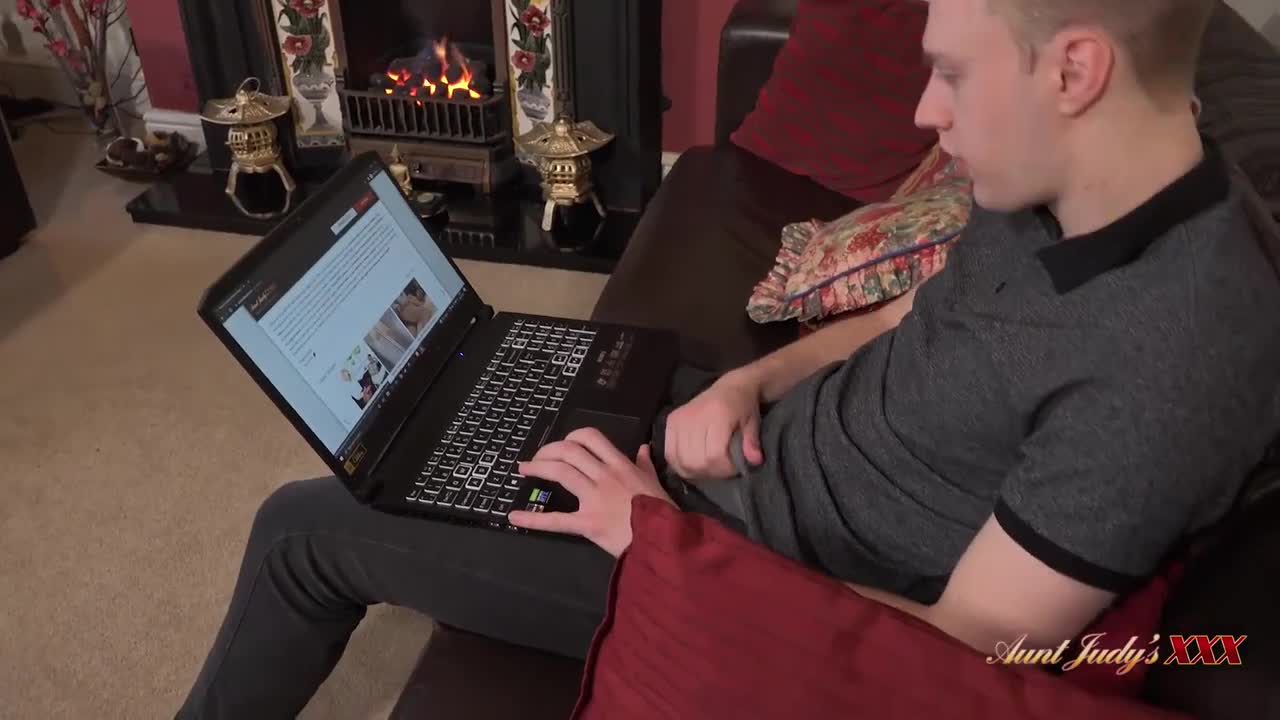 Watch Aunt Judys XXX - 40yo MILF Step-Aunt Aurora Catches her Step-Nephew Masturbating Short Sex Videos - Duration: 27:55 | ePornNEW.