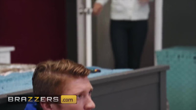 Brazzers - Hot MILF Jeanie Marie Sullivan makes a sex bond with her stepson