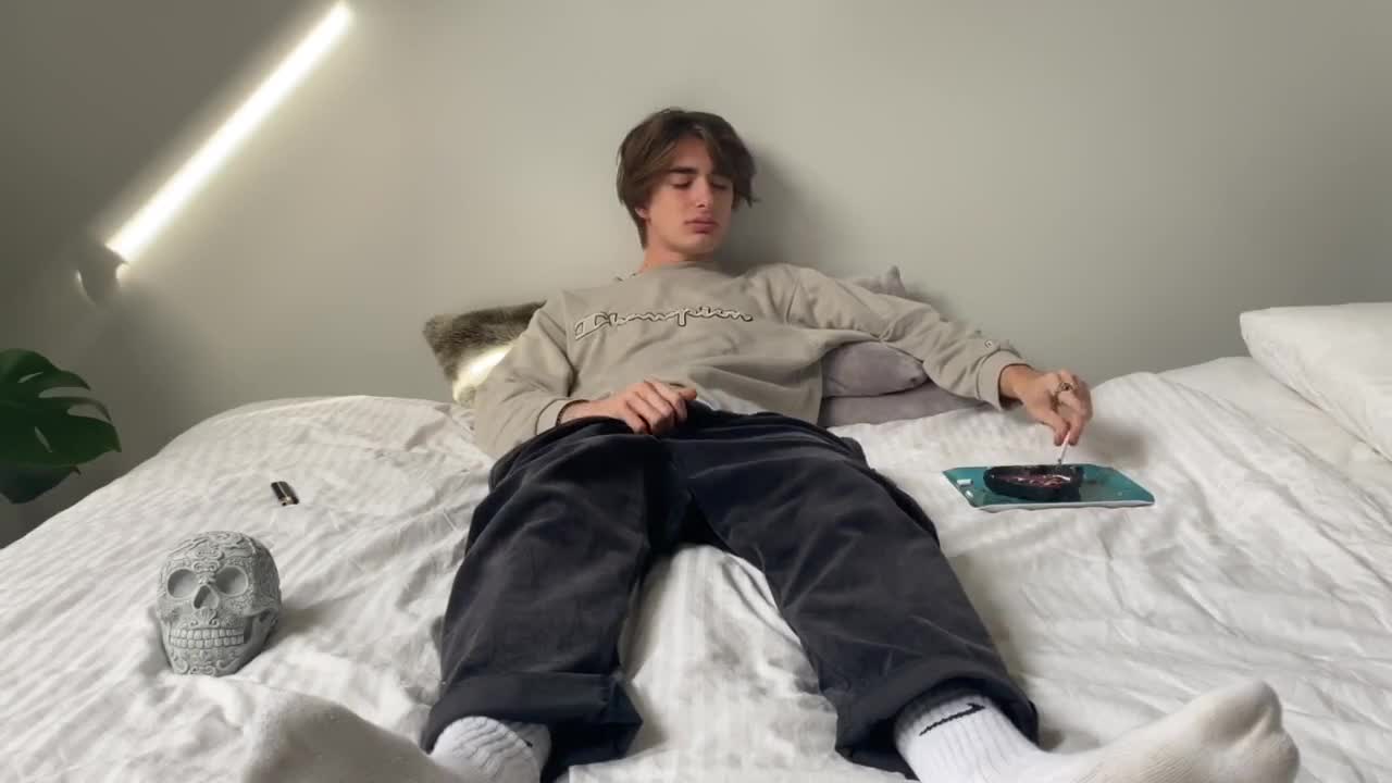 Watch Hot Boy Jerks Off while Smoking - Close Up Cumshot IG: @deadpwcca Short Sex Videos - Duration: 10:37 | ePornNEW.