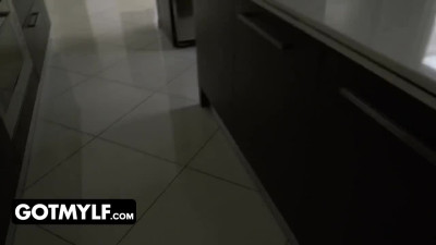 Sexy Milf Returns Favor With Hot Sex