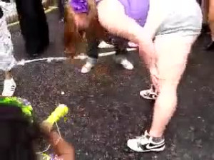 Guy Picks Nastiest Girl To Grind At Concert