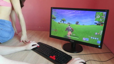 Russian Teen Stepsister Offers Anal Instead of Fortnite