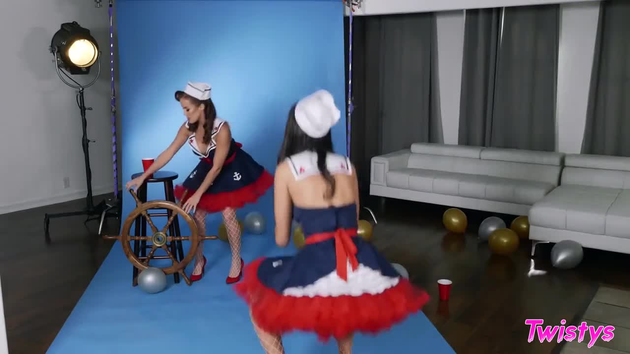 Watch Megan Rain and Eliza Ibarra mobile phone lesbian photo shoot and lesbian dildo Short Sex Videos - Duration: 30:21 | ePornNEW.