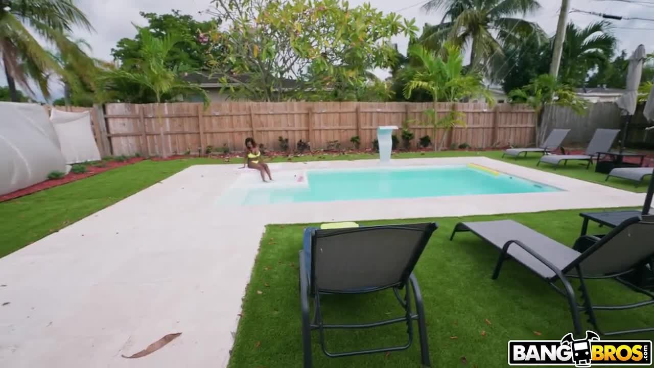 Watch Naomi Foxxx - Naomi Squirts Short Sex Videos - Duration: 48:19 | ePornNEW.