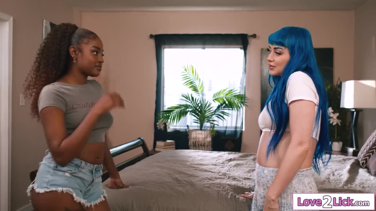 Watch Ebony shows her roommate how she squirts n lets her taste it Short Sex Videos - Duration: 08:06 | ePornNEW.