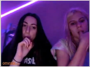 2 Hot Teens Flashing on Omegle