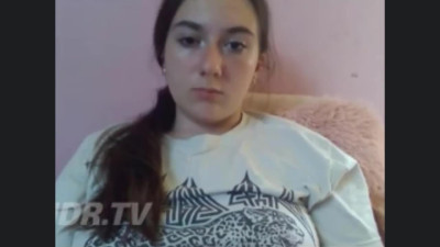 Omegle Porn Hairbrush masturbating on thundr