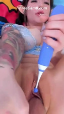 Cosplay Camgirl Rubs and Vibrates Until She’s Shaking