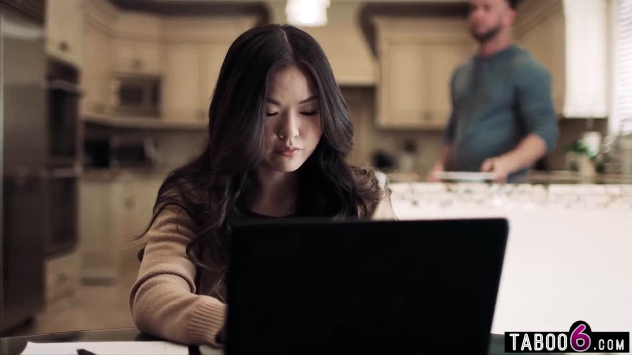 Watch Asian teen Lulu Chu heard MILF Slimthick Vic fuck her roommate Seth Gamble Short Sex Videos - Duration: 06:11 | ePornNEW.