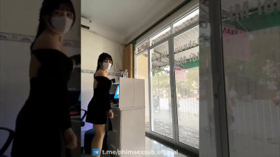 Nude when the shop has no customers