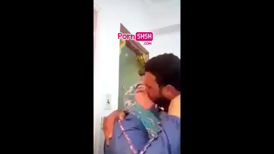pornSHSH.com - deep kissing with arab mother in law